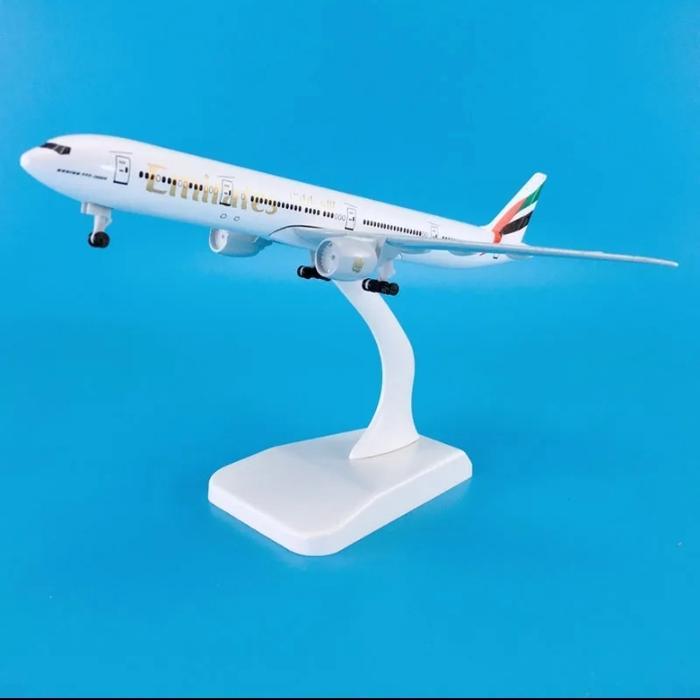 Miniatur Diecase Pesawat Emirates Panjang 20 Cm Ada Roda B777