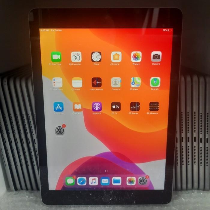 Apple iPad 9.7" 6th Gen (Wi-Fi Only) 128 GB Second Original - 32 gb