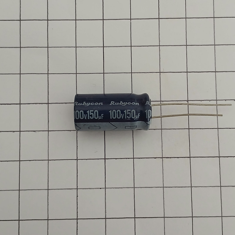 Kapasitor Elektrolit Elco 150uF 100VDC Rubycon