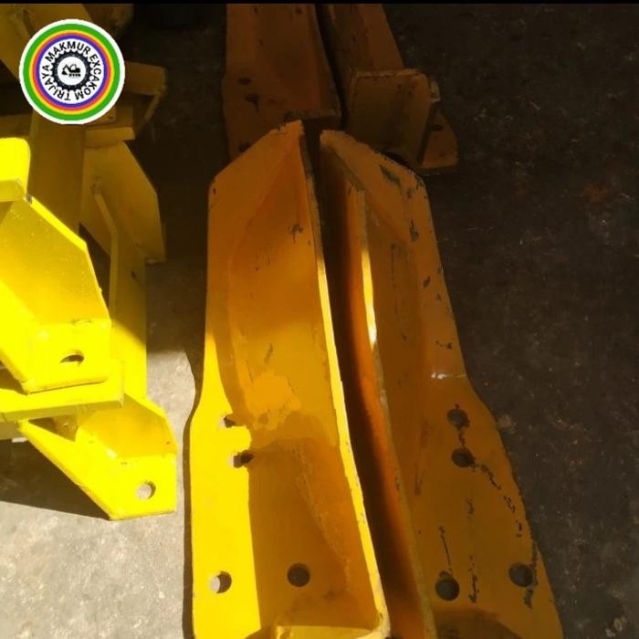 BRACKET RH KANAN KOMATSU D60P D65P D70LE D85SS PN 14X-30-11351 11352