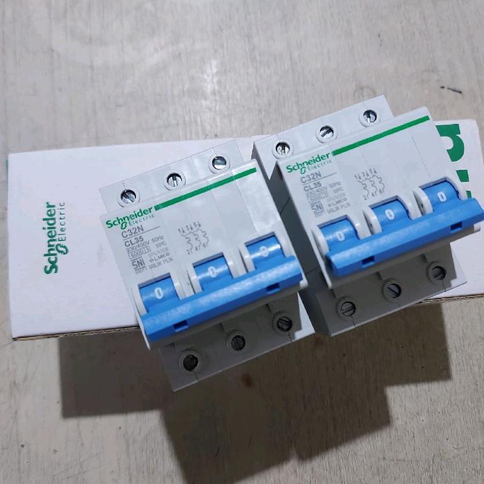 Mcb 3 phase Schneider 35A asli Pln