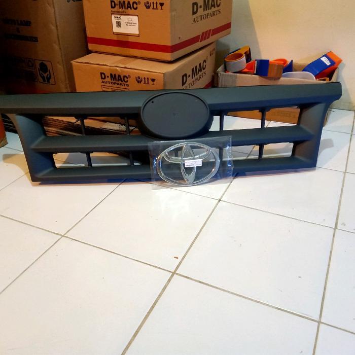 GRILL DEPAN TOYOTA DYNA SAURUS RINO + LOGO 130 HT