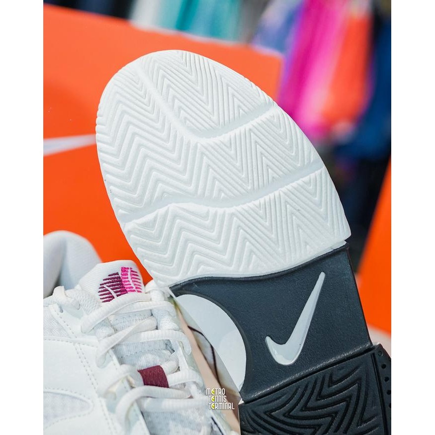 Nike Court Lite 4 Women Ivory / Red ( Sepatu Tenis Wanita Nike )