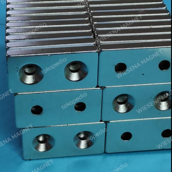 ptm0- Magnet Neodymium 40X20X5Mm (Hole 10/5Mm) N52