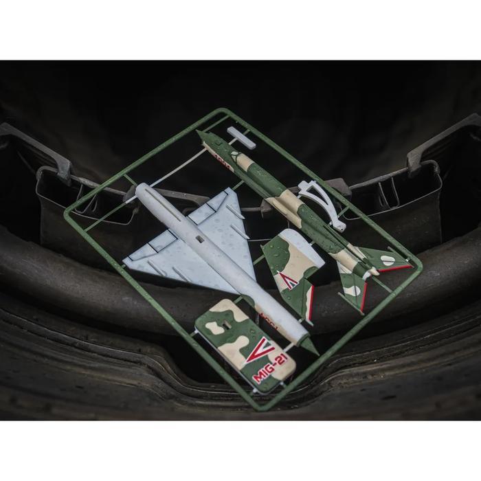 MINIATUR MILITARY AIRCRAFT HUNAF MIG 21 PLANE PESAWAT KIT CARD