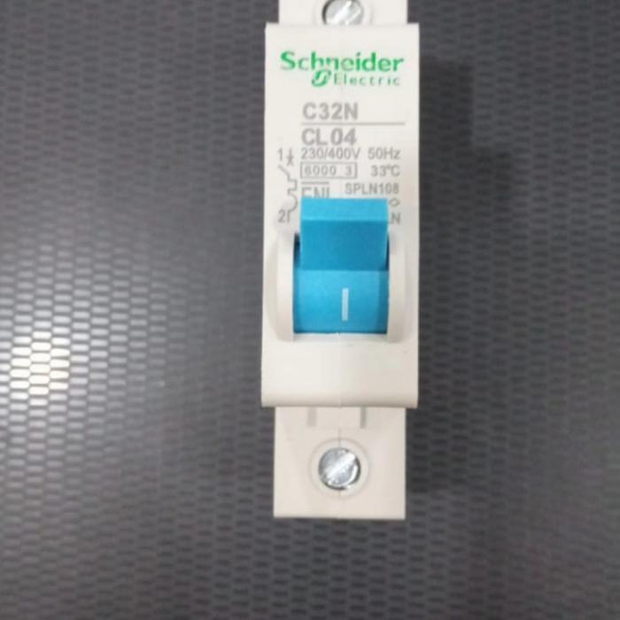 MCB SCHNEIDER 4A Biru SNI PLN SPLN CL4 4 Amper 900 WATT