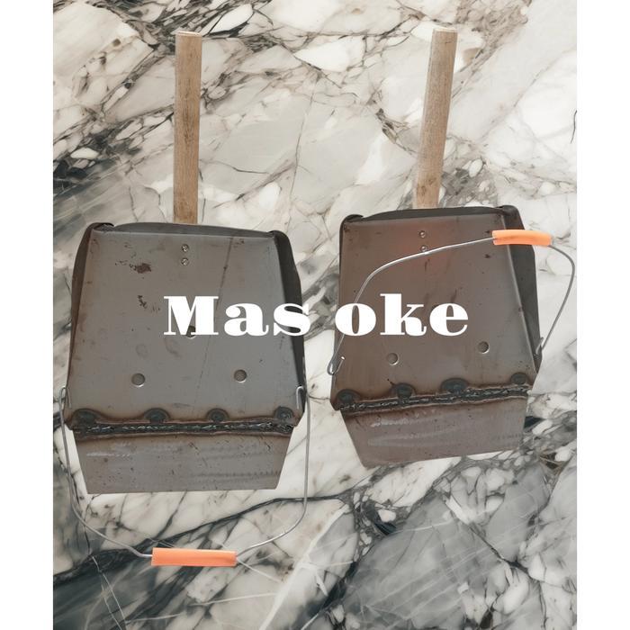 Sekop Pasir Sambungan Baja Tebal / Esreng Pasir Tebal / Senggrong Pasir Tangkai Kayu Pendek