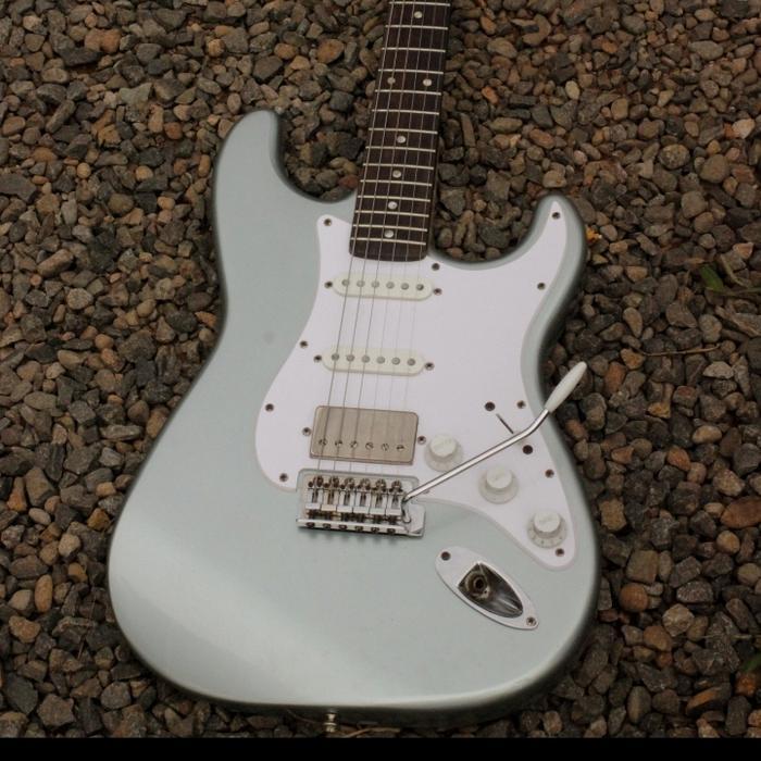 gitar squier stratocaster