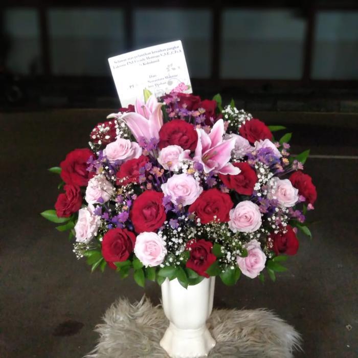 Rangkaian bunga meja bunga pot bunga vas bunga mawar lily casablanca bunga meja kado ultah Bunga