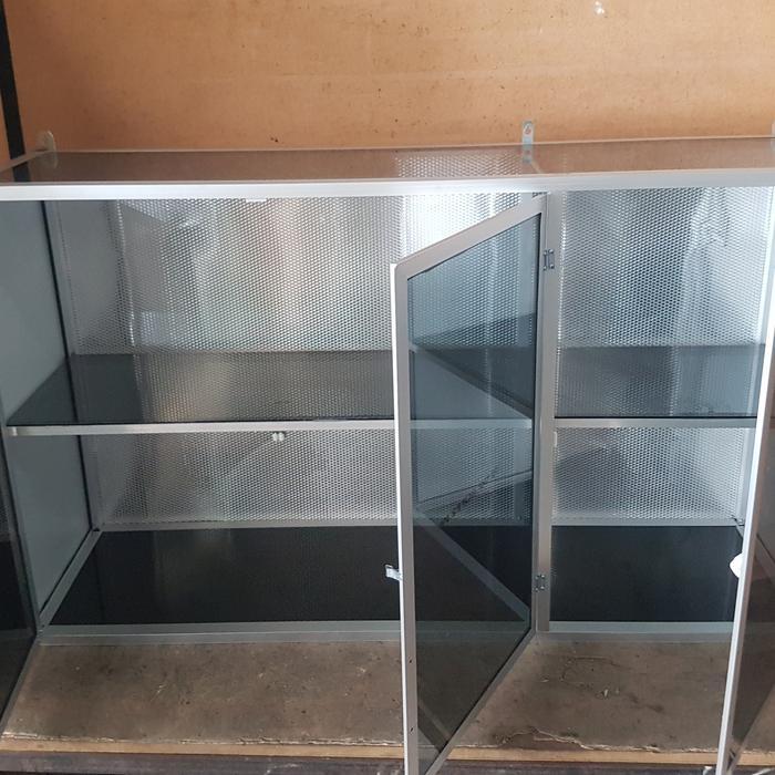 Rak Gantung Lemari Dapur Kitchen Set Atas Aluminium Kaca 3 Pintu + Tempat Piring Tbk
