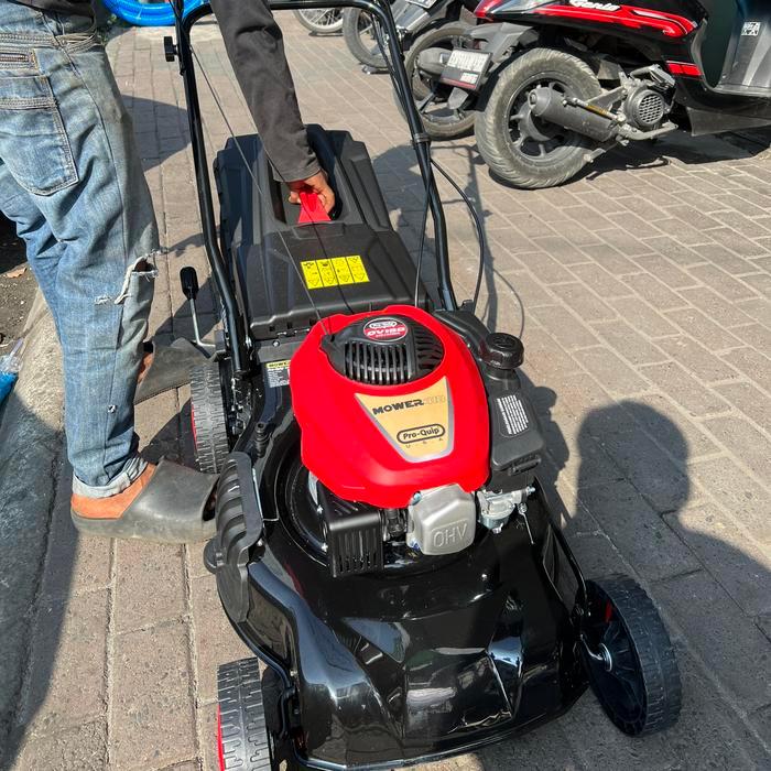 Mesin Potong Rumput Dorong Keranjang 4Tak PROQUIP Mower 418 Land Mower Pemotong Rumput Lapangan