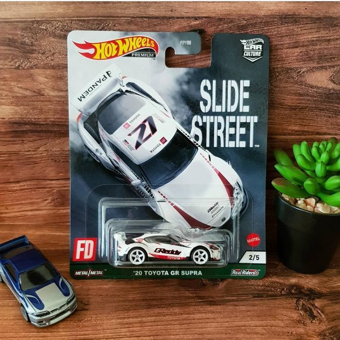 HOT WHEELS PREMIUM SLIDE STREET TOYOTA GR SUPRA