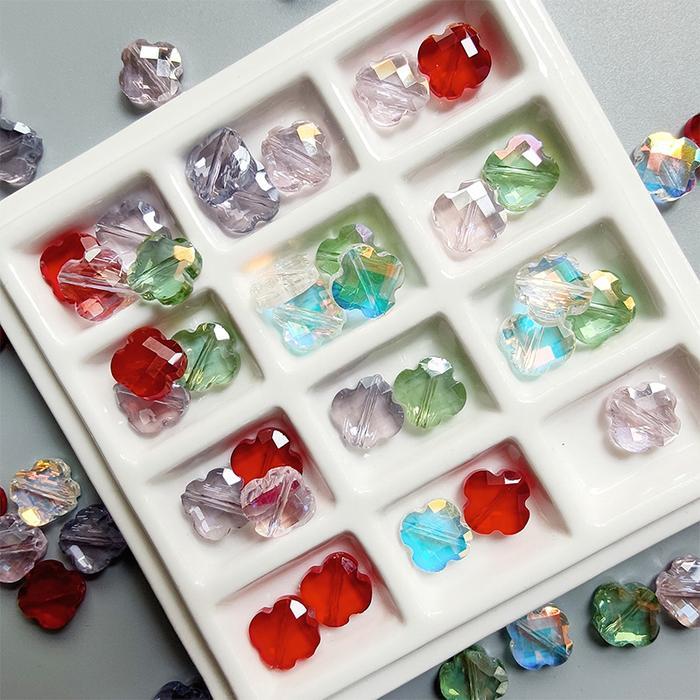 Ready Stock 5/6pcs Manik-manik Kristal Berpotongan Empat Daun Semanggi Dengan Lubang Tengah