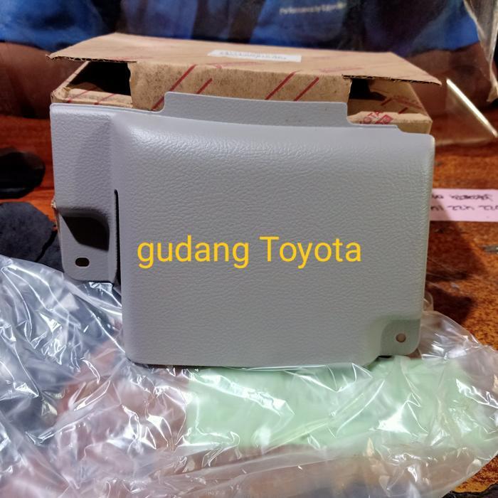 Cover Seat belt kanan RH Toyota Dyna saurus HINO DUTRO