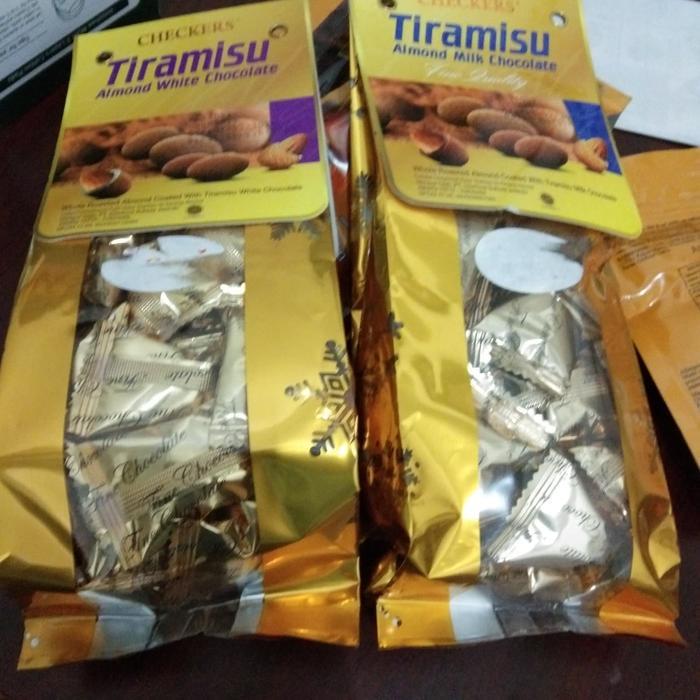 Checkers coklat Almond tiramisu
