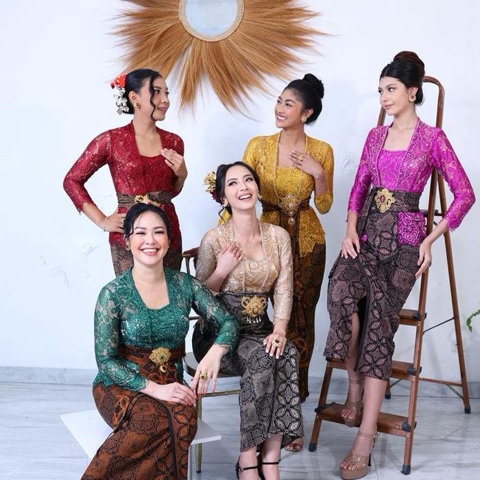 Kebaya Brokat Full Payet Premium Fashion Wanita TerbaruKebaya Bali Kebaya Wisuda
