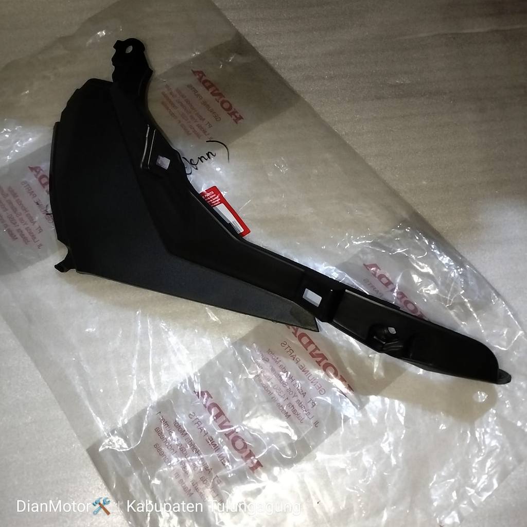 AHM 6422AK45N40 KUPINGAN LAMPU CB150R KANAN ORIGINAL