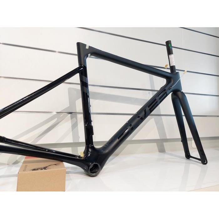 Frame Elves Vanyar Disc Brake Matt Black & Glossy Black