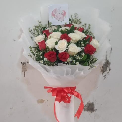 Buket bunga mawar putih mix bunga mawar merah asli dan