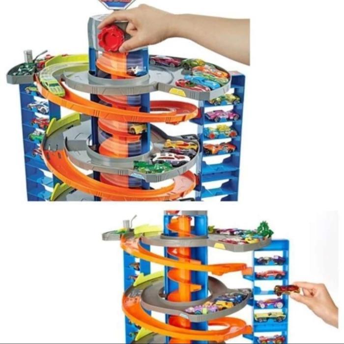 HOT WHEELS HOTWHEELS CITY POWER PARKING MEGA GARAGE PLAYSET WITH 1 VEHICLE