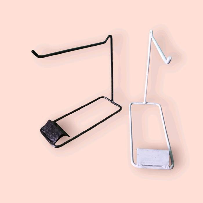 rak display perhiasan rak gantungan aksesoris gelang tempat perhiasan besi tebal Putih hitam