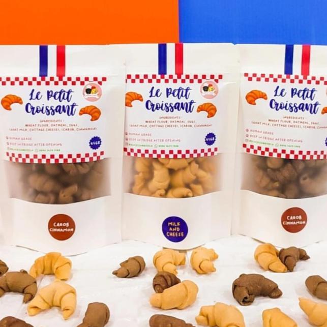 Blackie and Zeela Carob Cinnamon Petite Croissant Dog Treats