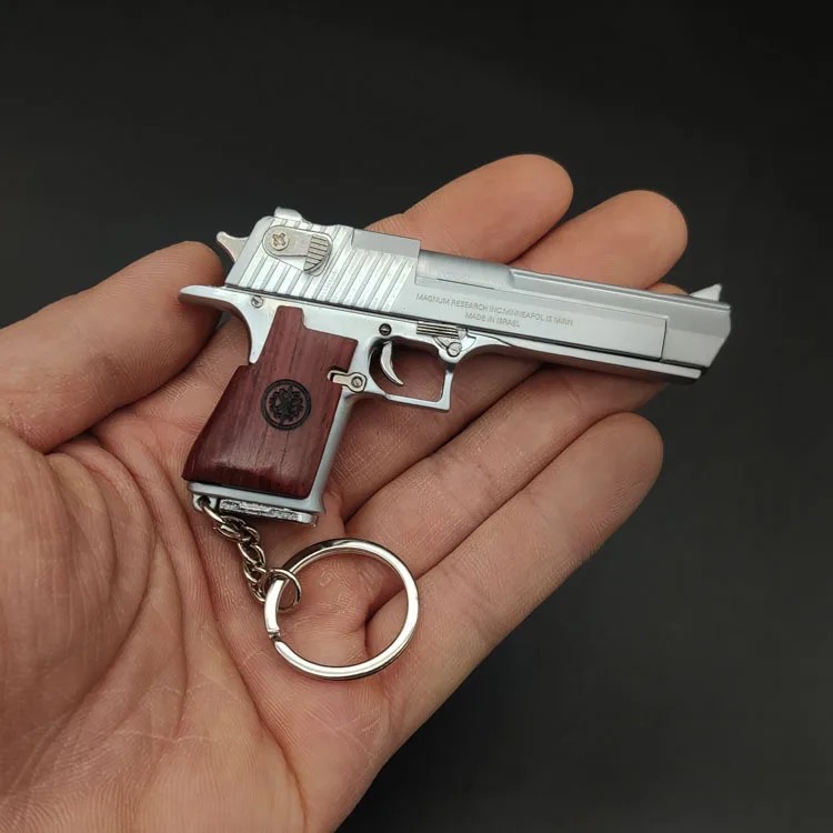 1:3 Solid Wood Handle Desert Eagle Metal Miniature Toy Keychain Pendant Can Not Shooting Boy