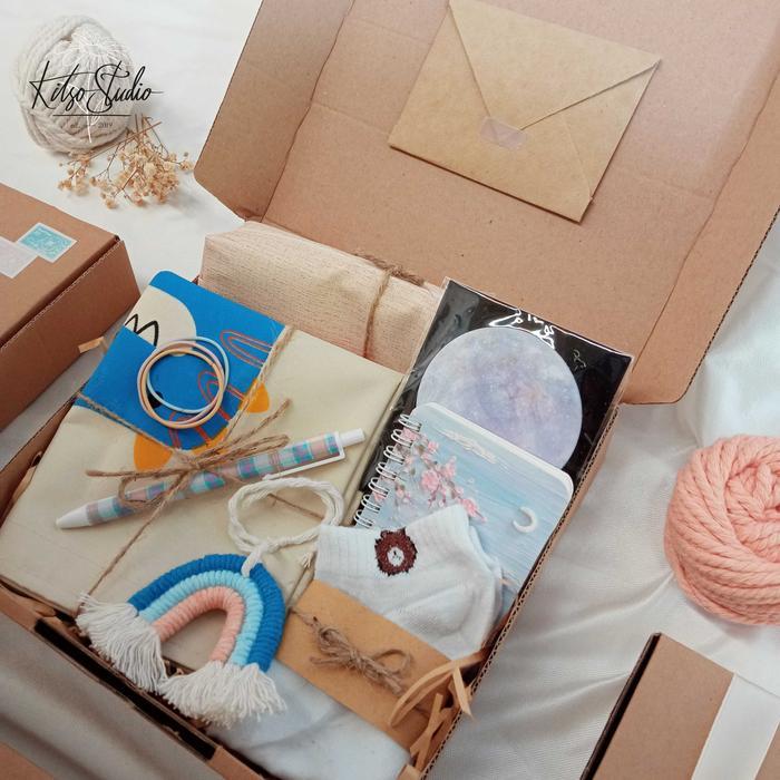 Hampers Korean Gift Box Tote Bag Stationery Aesthetic untuk Kado Ultah / Wisuda / Anniv / Self