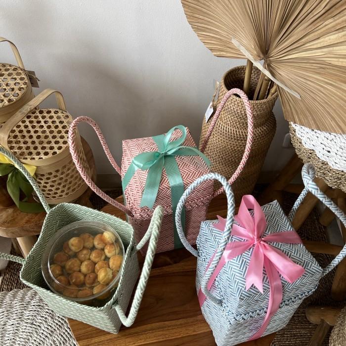Tas Hampers Tutup PREMIUM / Tas Anyaman Plastik / Tas Bingkisan E52