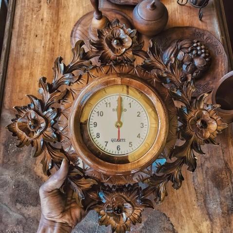 Jam dinding jati ukir jepara kaca