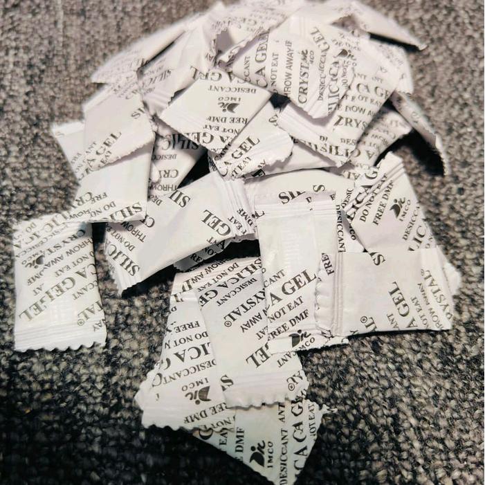 isi 100 Silica gel natural anti lembap dan jamur / silica gel makanan kering, tas, silica sepatu,