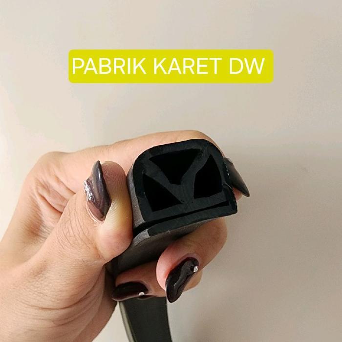 Karet Cold Storage List E Garis 20Mm / List Kulkas / Lis Pintu Pendingin Karet Lis E 20Mm / E 20 Mm