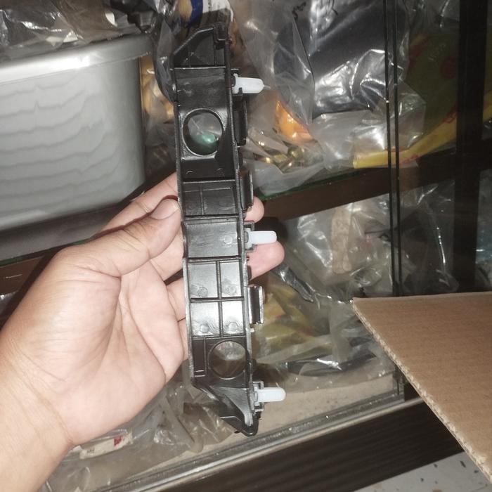 Bracket Bumper Depan Kanan Kia All New Picanto