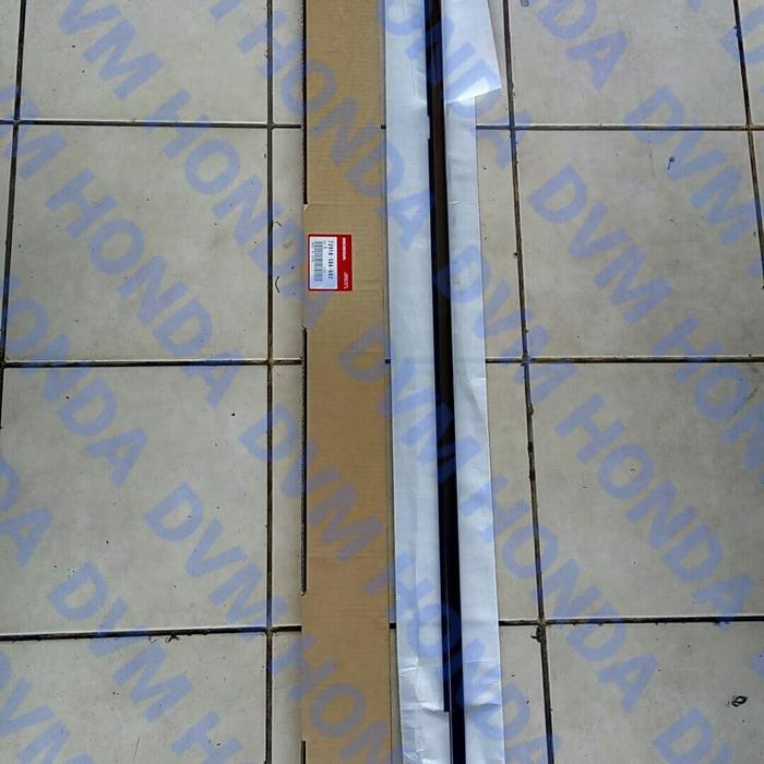 List Pelipit Kaca Luar Belakang Kanan Original Accord Cm