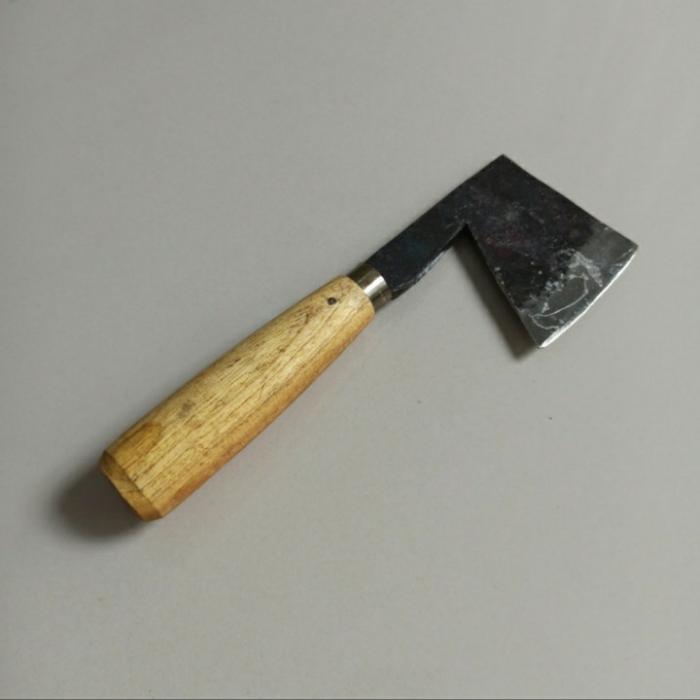 Kampak pengupas batok/tempurung kelapa