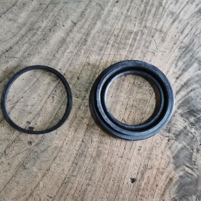 SEAL KALIPER REM JEEP CJ7. SEAL CALIPER CJ7