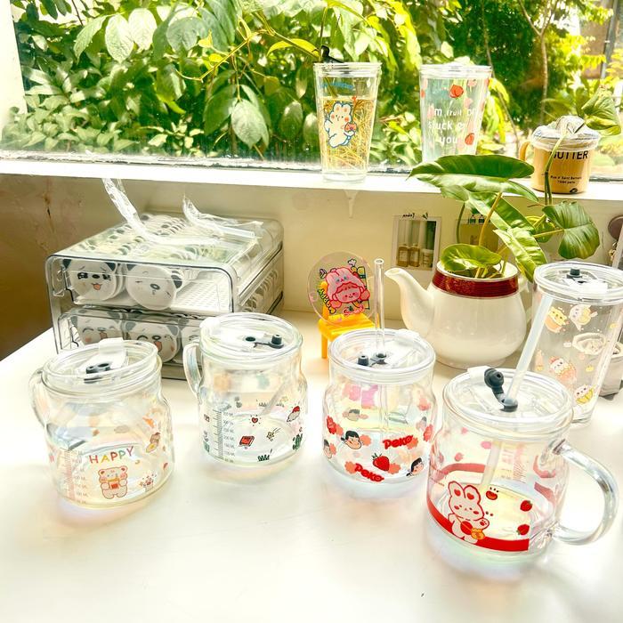 GELAS CUP DENGAN MOTIF PRINTED YANG LUCU DAN UNIK DENGAN TUTUP DAN SEDOTAN KACA MINUMAN