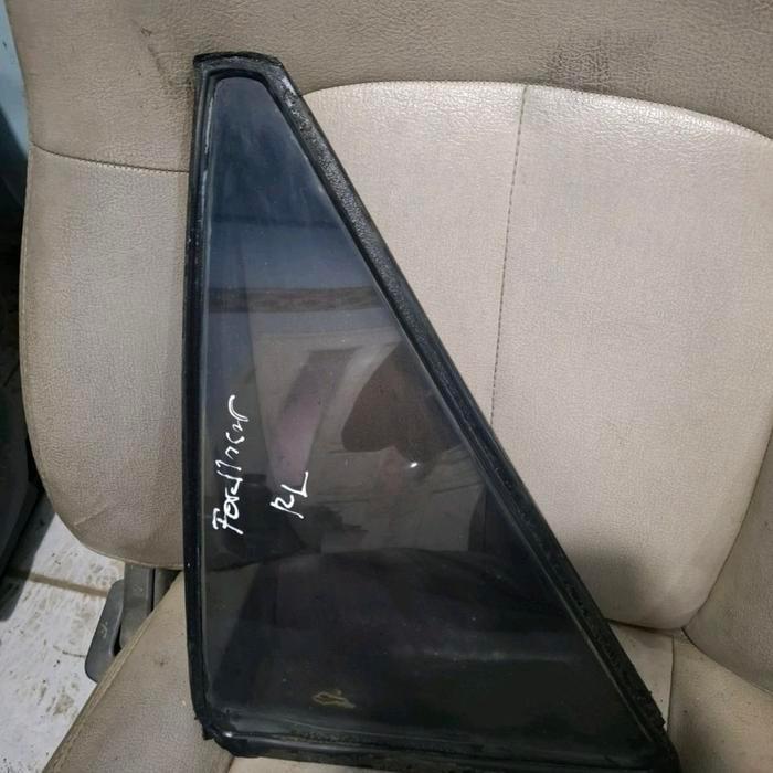kaca segitiga kaca mati pintu belakang kiri Ford laser 1.3 86-97