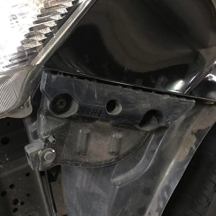 BREKET BUMPER DEPAN DATSUN GO.