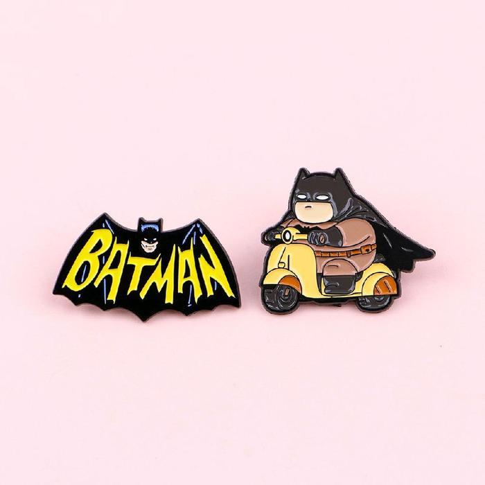 Bros Pin Enamel Batman Logo Naik Motor Vespa Lucu