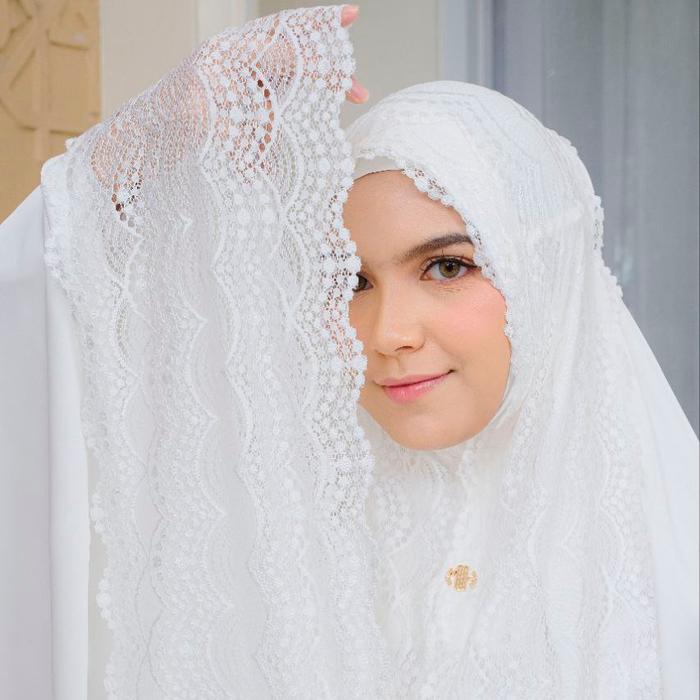 PREMIUM MUKENA DEWASA SILK PREMIUM RENDA Cantik MUKENA PUTIH LEBARAN