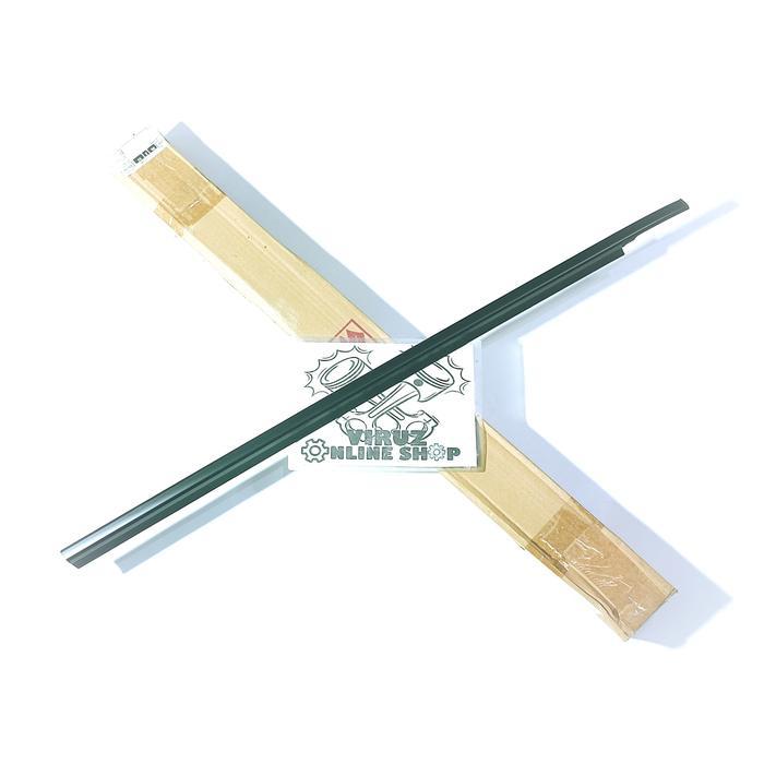 Weatherstrip Wetherstrip Pelipit Karet Kaca Luar Suzuki Swift Original