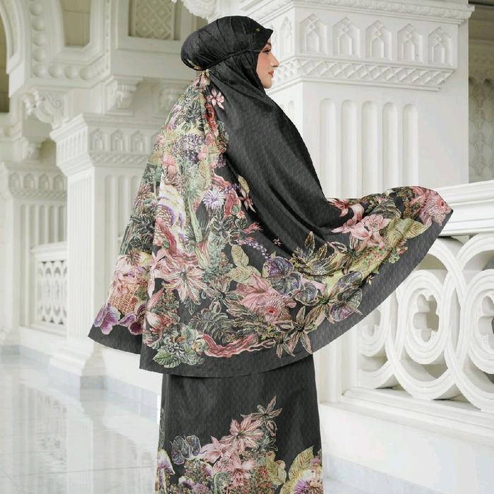 Buttonscarves Forestis Capsule Prayer Robe