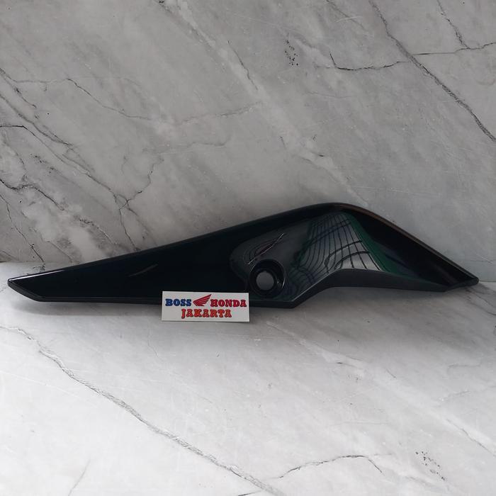 Sparepart Cbr 150R : 83680-Kpp-T00Za Cover Body Belakang Kiri Hitam Cbr 150R Fi Cbu & Cbr 250R Cbu