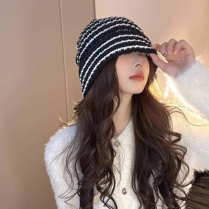 Topi Kupluk Rajut Musim Dingin / Beanie Winter Pria Wanita / Kupluk Hitam Putih Tebal Co