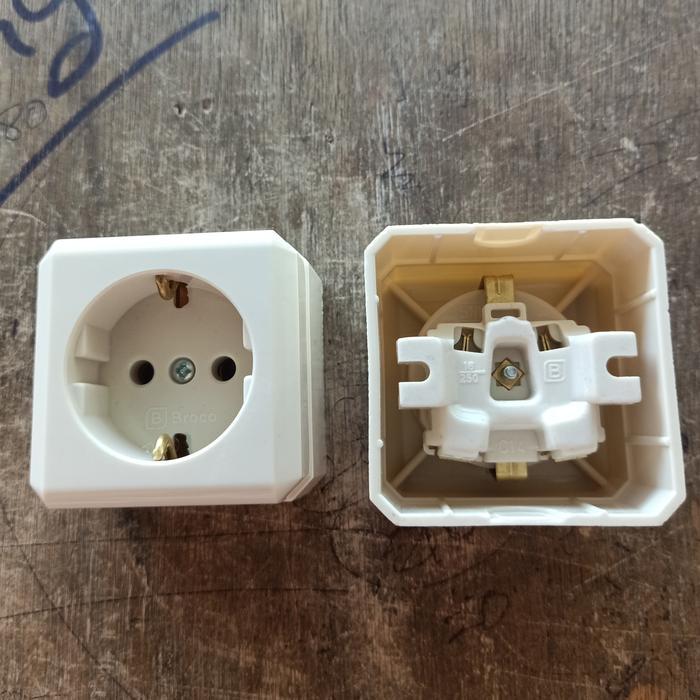 Murah STOP KONTAK OB BROCO 1 LUBANG OUTBOW TEMPEL