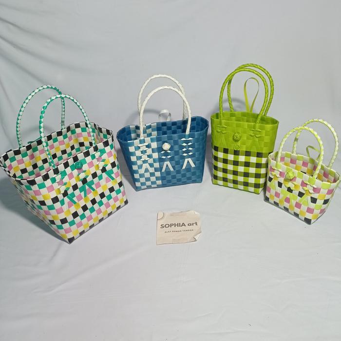 TAS ANYAMAN SOUVENIR PLASTIK HAND BAG HAMPERS KERANJANG ANYAM RINJING HAJATAN BELANJA UNIK AESTHETIC