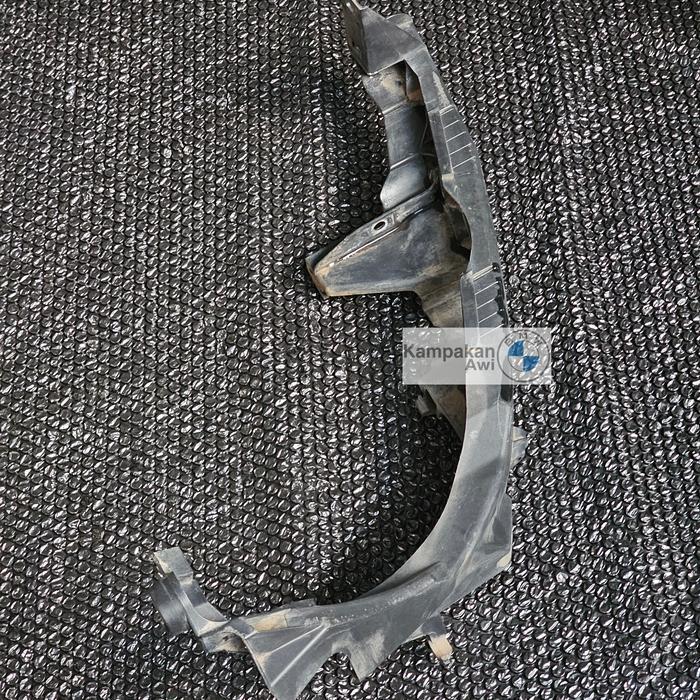Headlamp breaket kanan BMW E90 pre lci