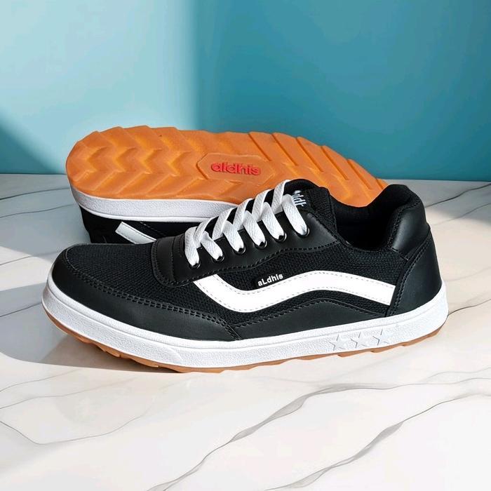Aerostreet - Sepatu Cowok Keren Sneakers Pria Casual Original Ch01 Kasual Shoes Hitam Putih Buat