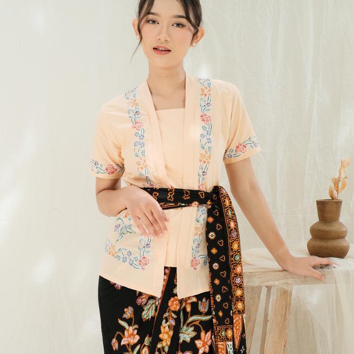 Kebaya Batik Encim Lengan Pendek Meradelima Katun Cream #Gratisongkir